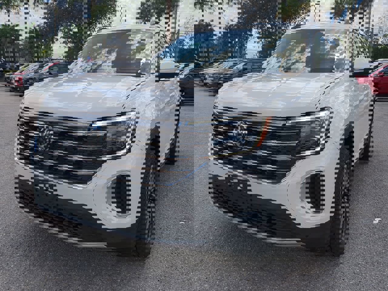 Used 2025 Volkswagen Atlas SE image 9