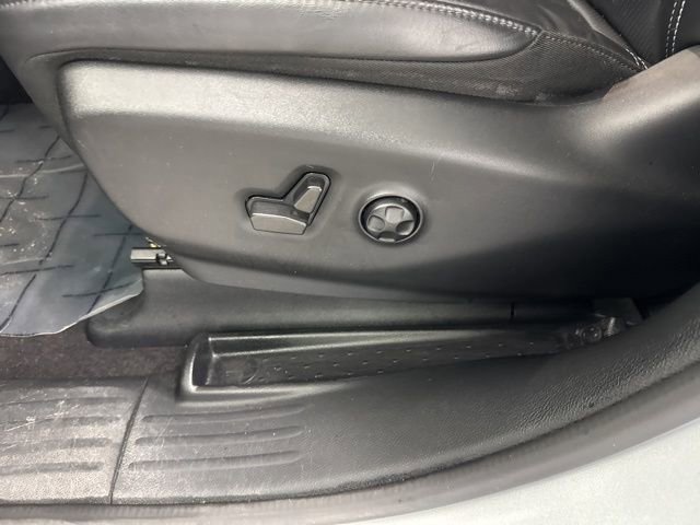 Used 2023 Chrysler Pacifica Touring-L w/ S Appearance Package image 17