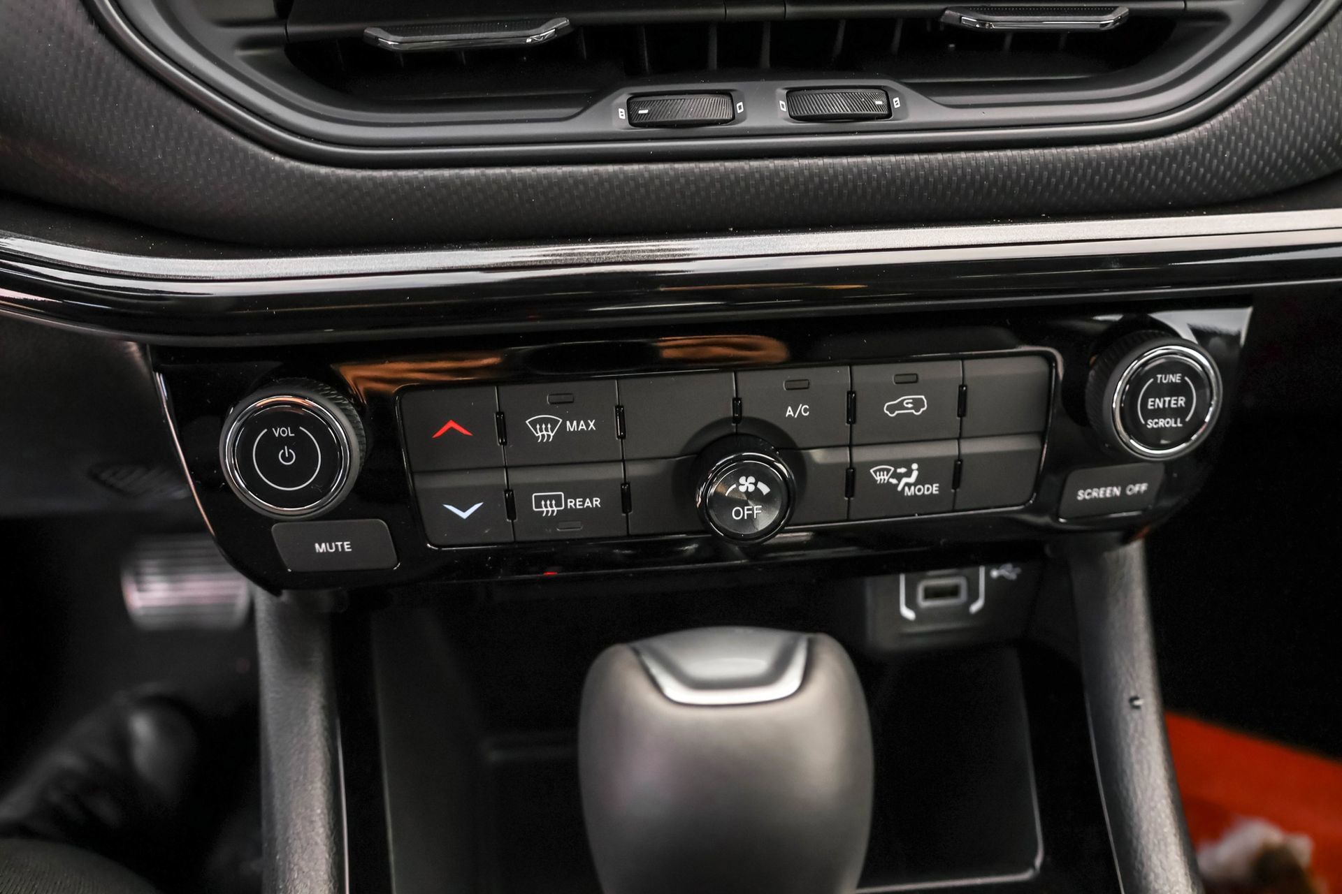 New 2026 Jeep Compass Latitude AWD/4WD image 18