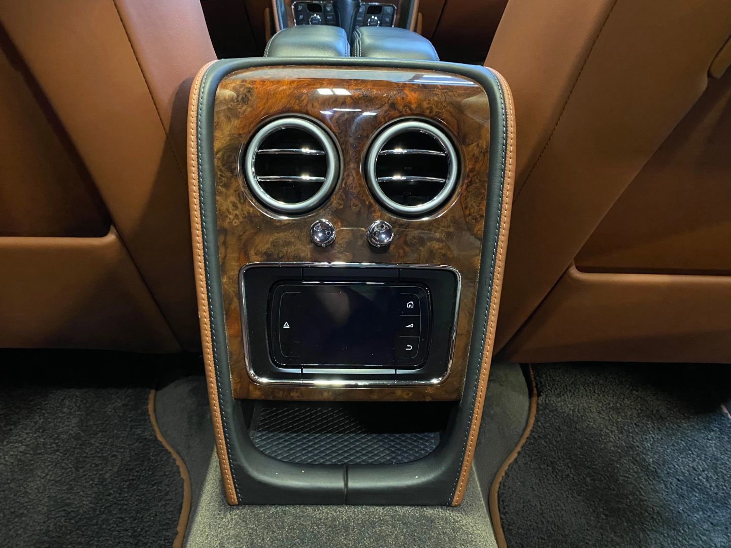 Used 2015 Bentley Flying Spur V8 image 36