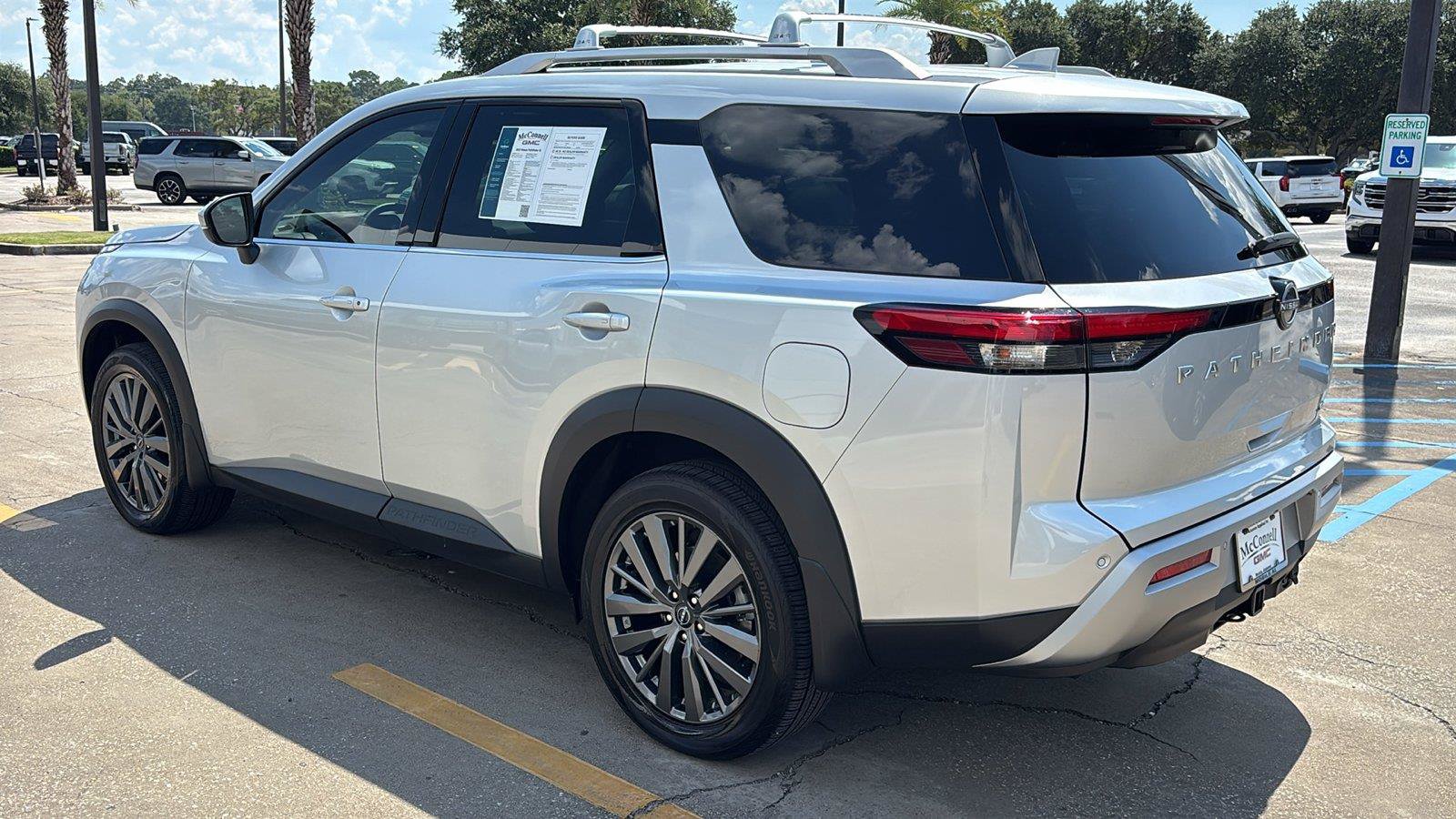 Used 2025 Nissan Pathfinder SL w/ SL Premium Package FWD image 5