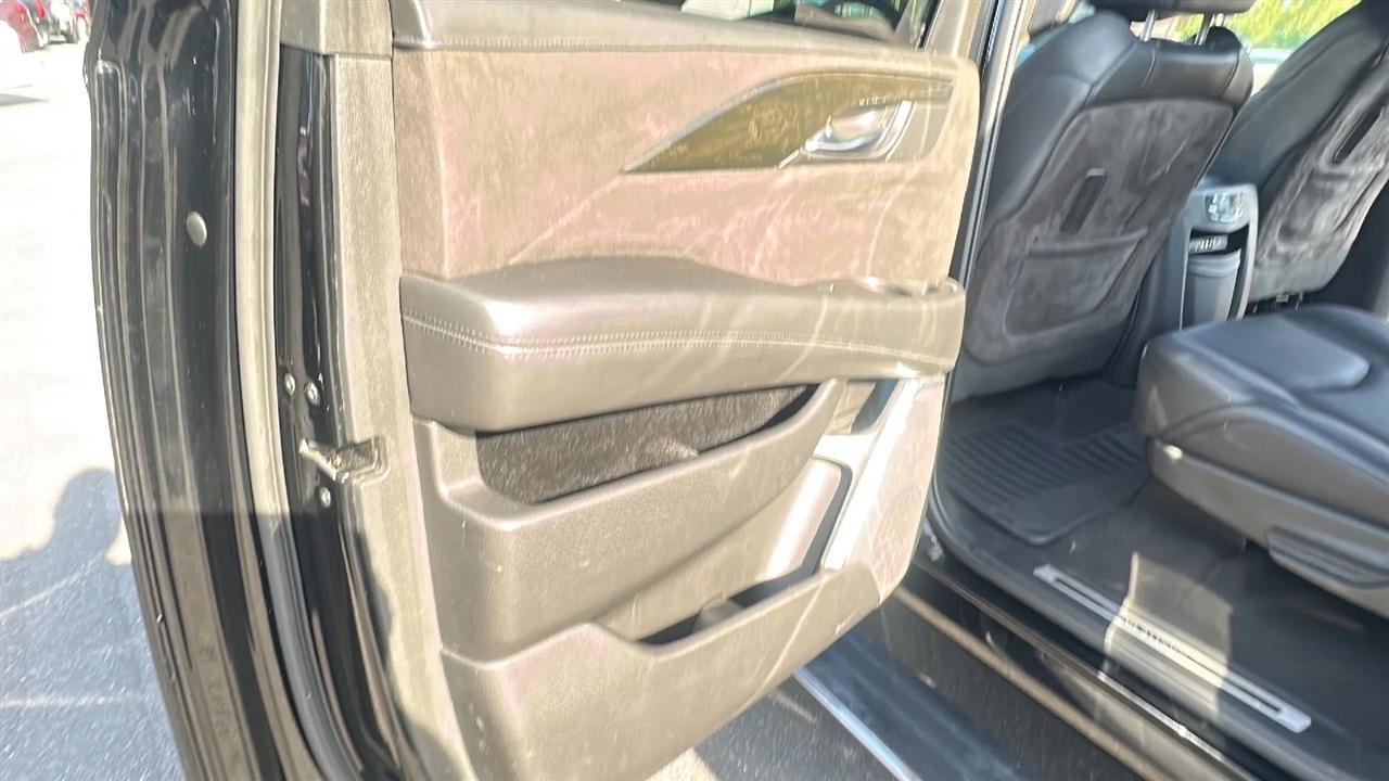 Used 2016 Cadillac Escalade ESV Platinum AWD/4WD image 28