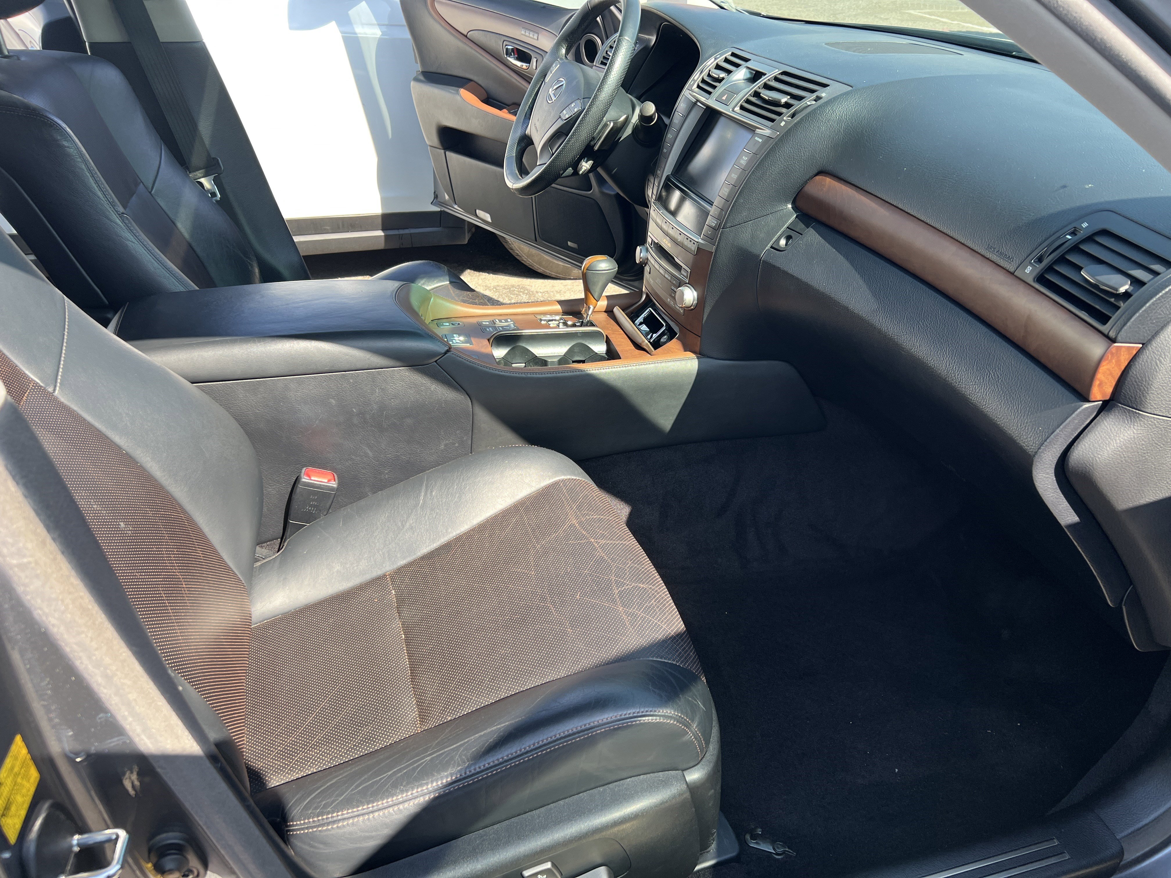 Used 2012 Lexus LS 460 w/ Sport Pkg image 21