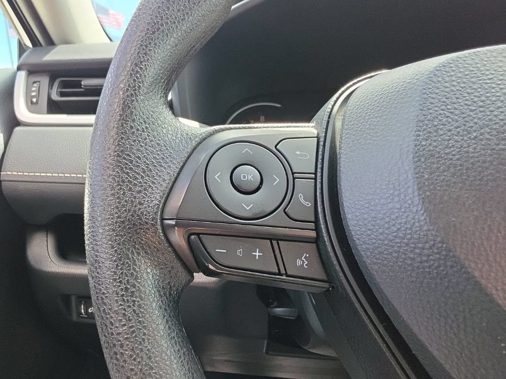 Used 2025 Toyota RAV4 XLE AWD/4WD image 19