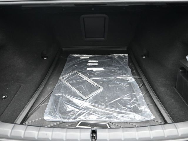 Used 2025 BMW 760i xDrive w/ Luxury Rear Seating Package image 18