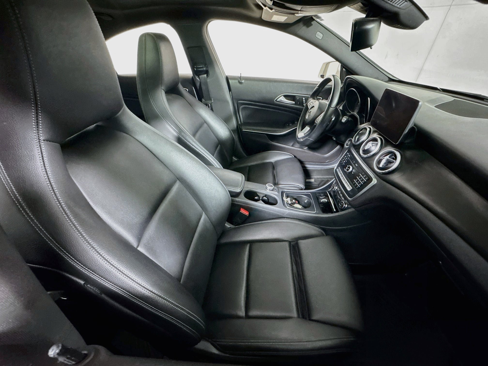 Used 2018 Mercedes-Benz CLA 250 4MATIC image 27