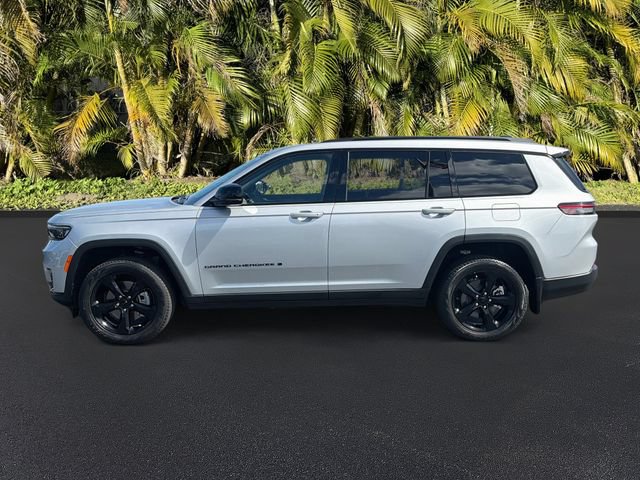 Used 2023 Jeep Grand Cherokee L Limited w/ Black Appearance Package RWD image 9