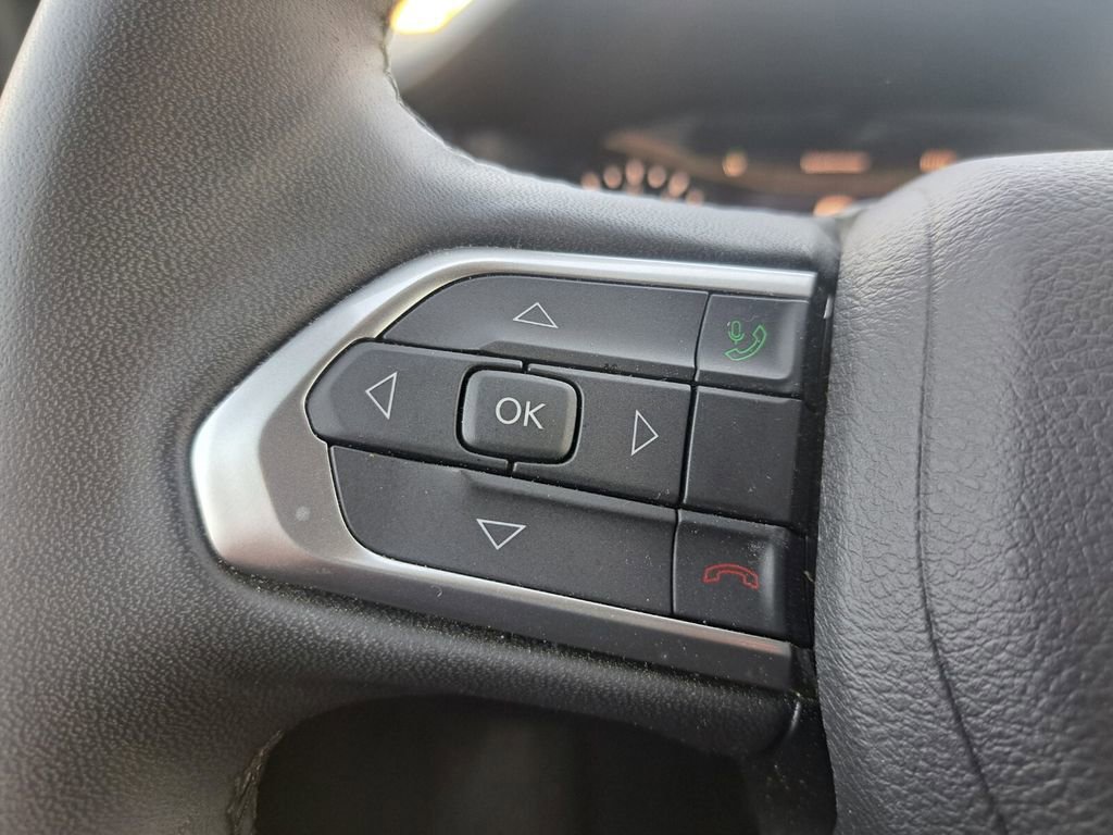Used 2025 Jeep Compass Limited image 13