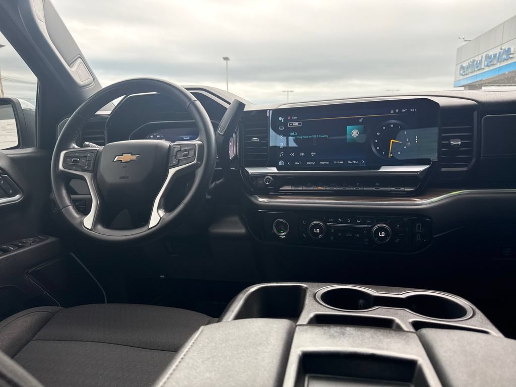 Used 2023 Chevrolet Silverado 1500 LT AWD/4WD image 15
