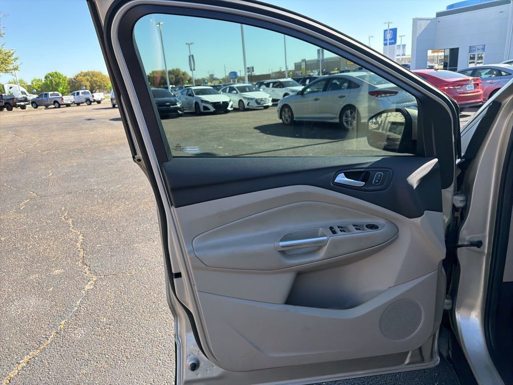 Used 2018 Ford Escape SE image 9