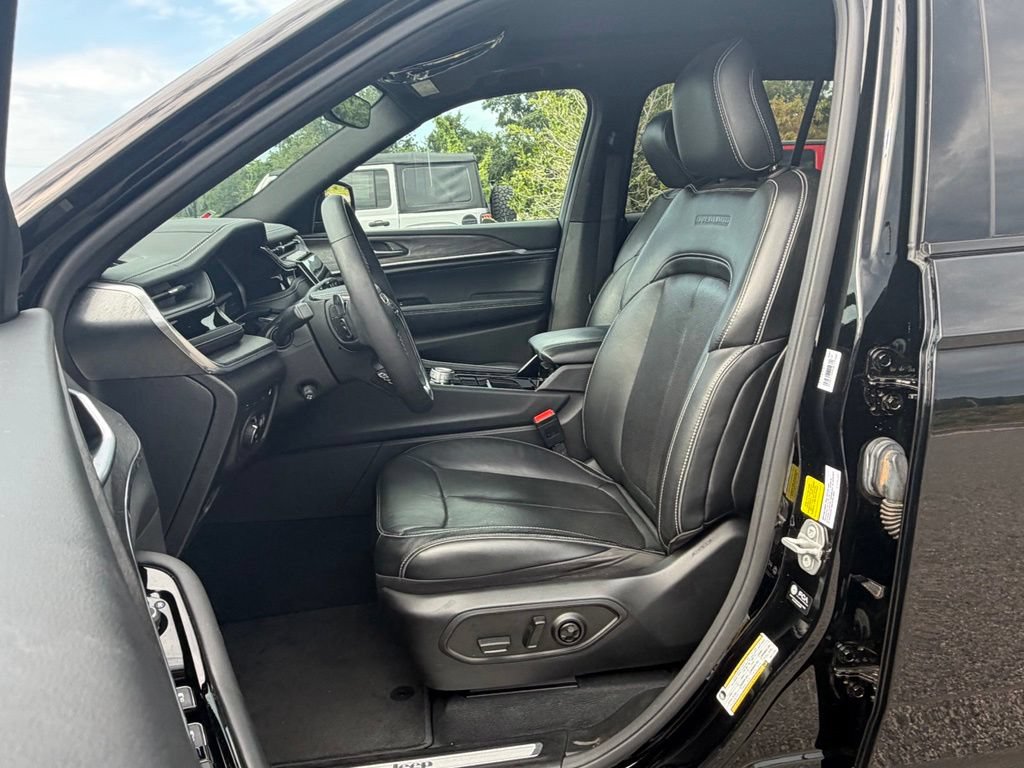 Used 2022 Jeep Grand Cherokee Overland AWD/4WD image 36