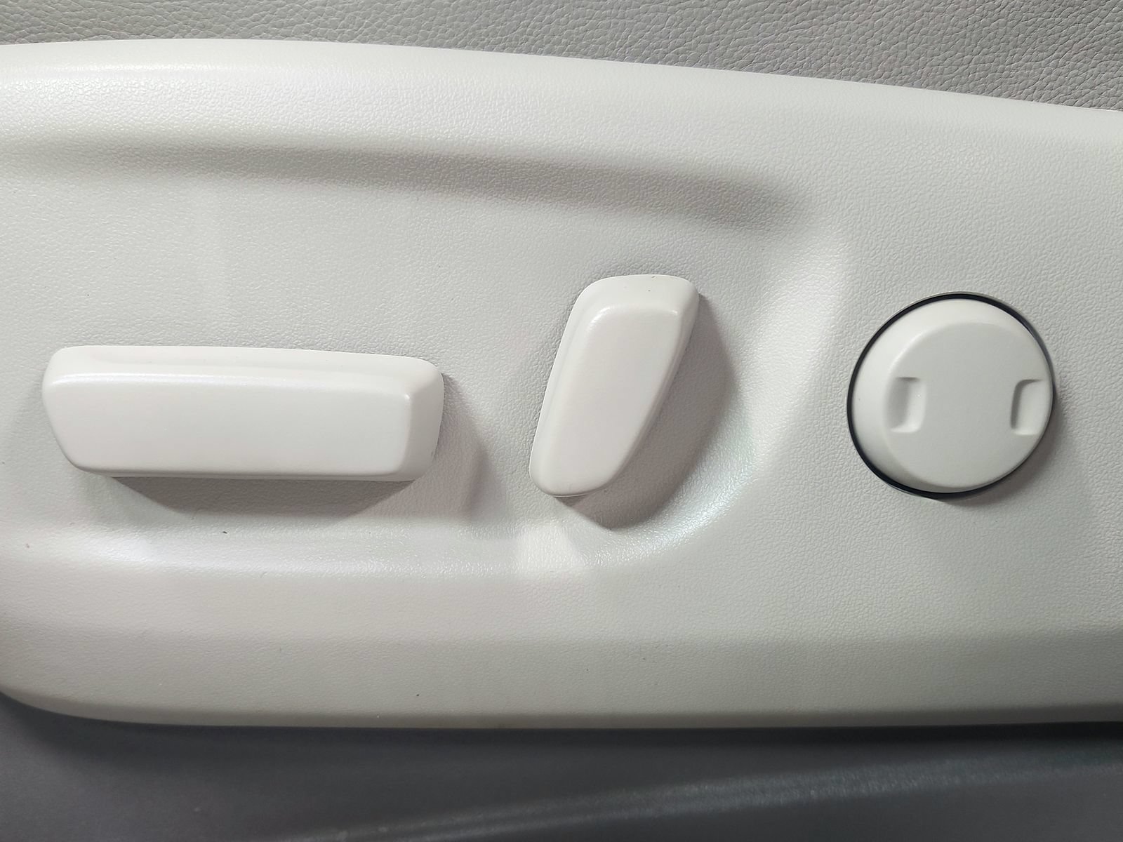 Used 2020 Toyota Sienna XLE Premium FWD image 21