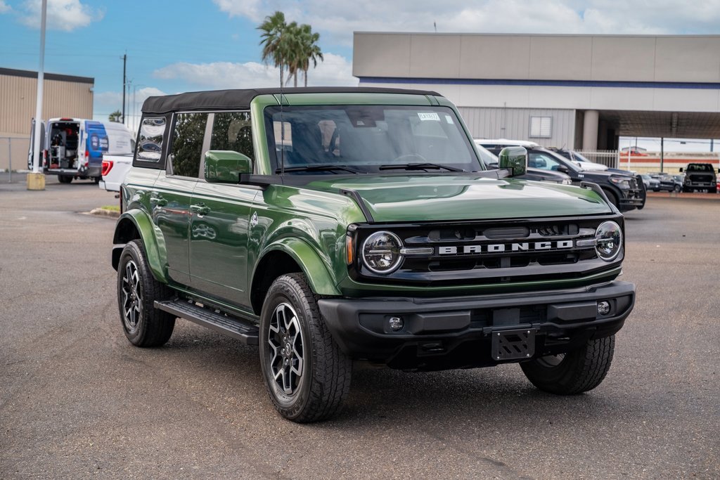 Used 2023 Ford Bronco Outer Banks image 2