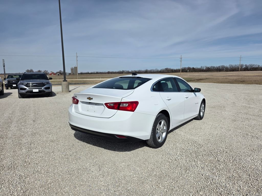 Used 2025 Chevrolet Malibu LS image 4