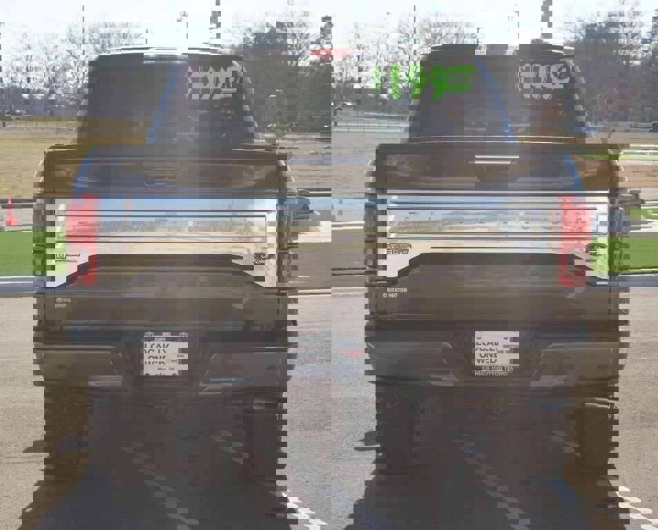 Used 2015 Ford F150 Platinum w/ Equipment Group 701A Luxury image 3