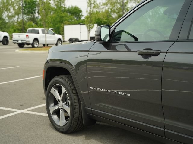 New 2026 Jeep Grand Cherokee Limited w/ Luxury Tech Group II AWD/4WD image 37