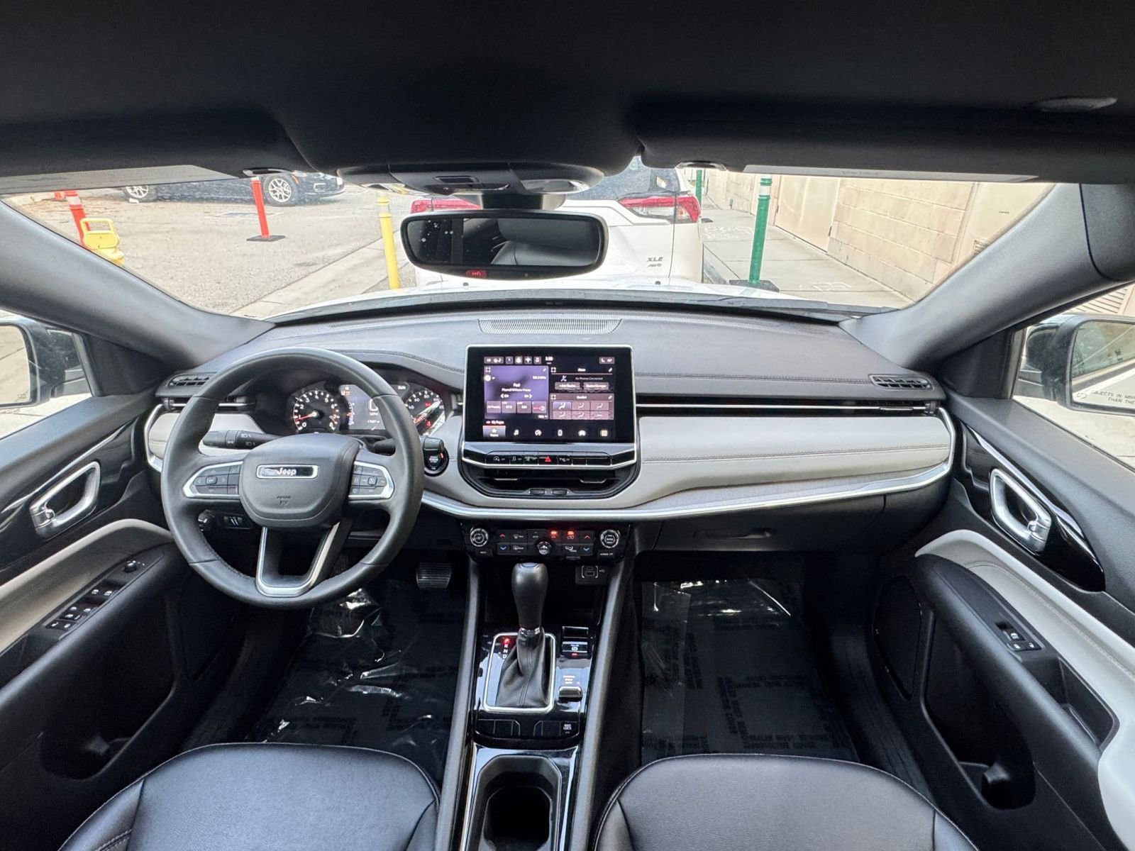 Used 2025 Jeep Compass Limited image 33