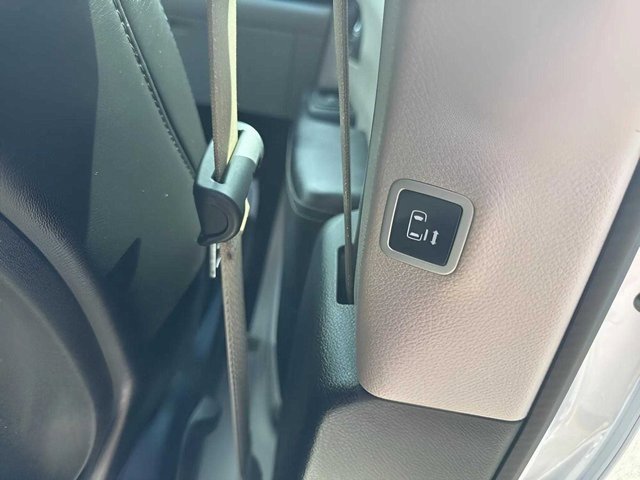 Used 2024 Chrysler Pacifica Touring-L image 33