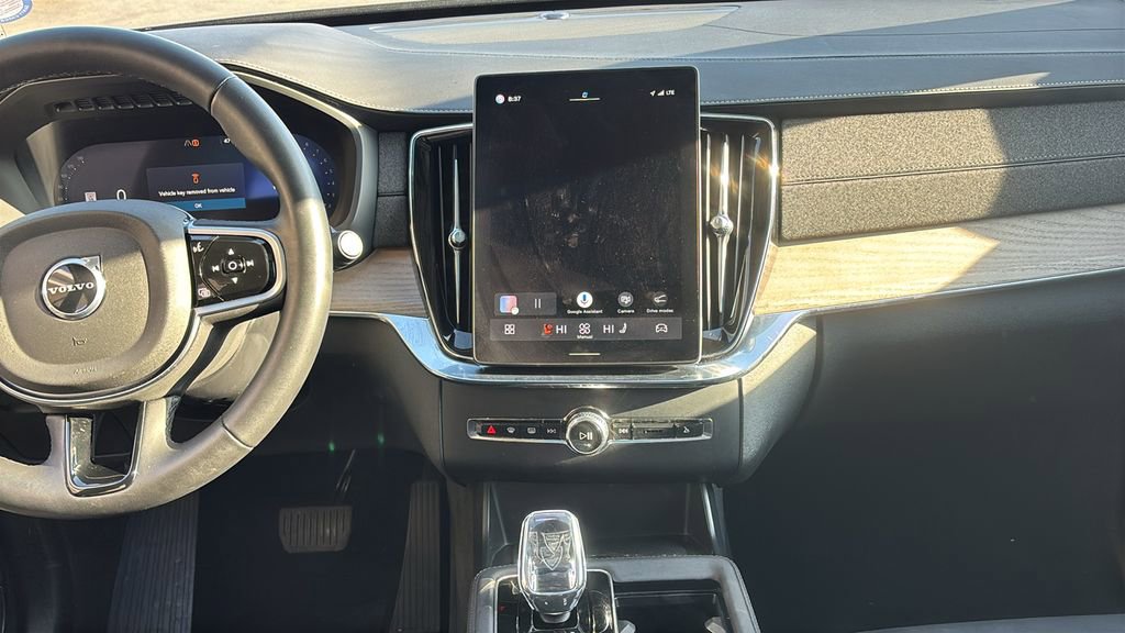 Certified 2025 Volvo XC90 B6 Plus AWD/4WD image 6