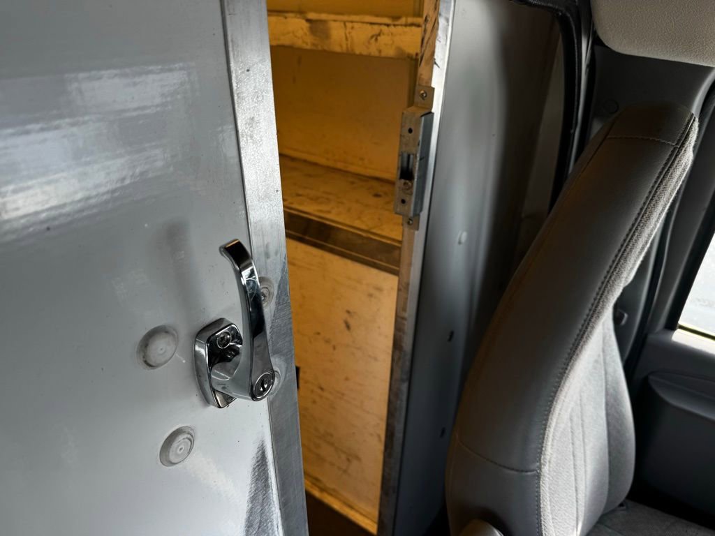 Used 2016 Chevrolet Express 3500 RWD image 30