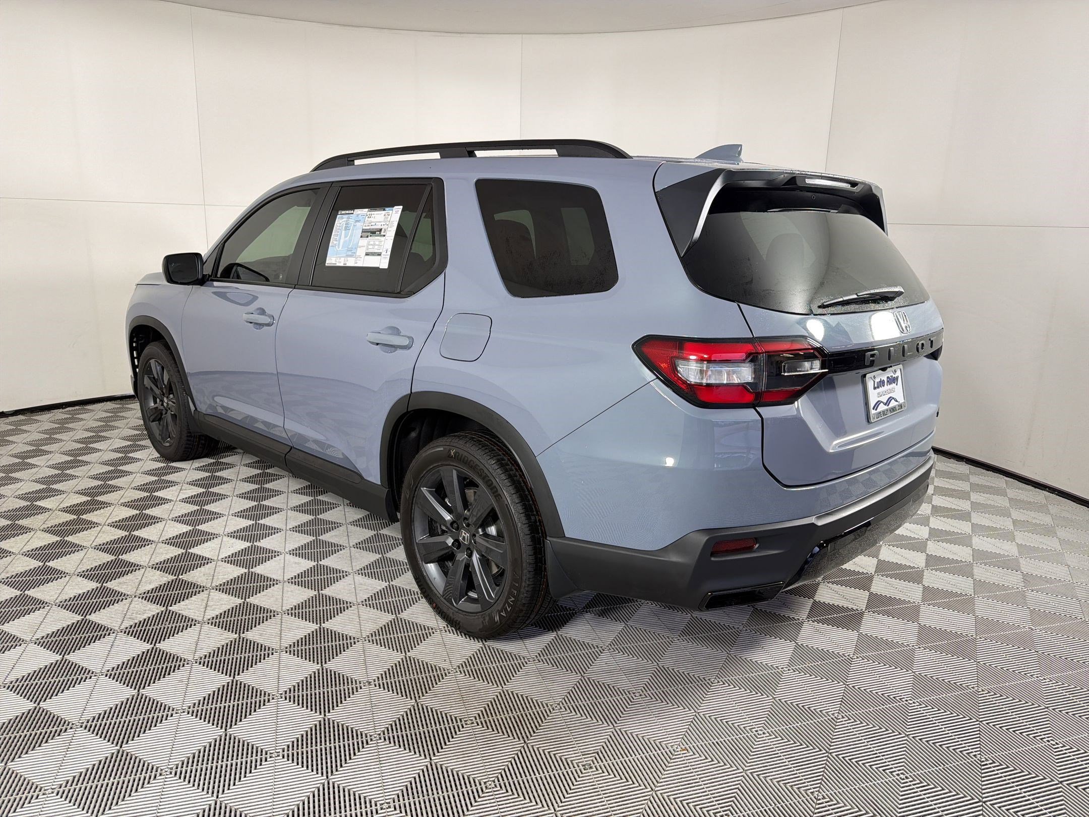 New 2026 Honda Pilot Sport image 3