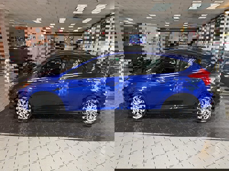 Used 2013 Ford Focus Titanium w/ Luxury Pkg image 2