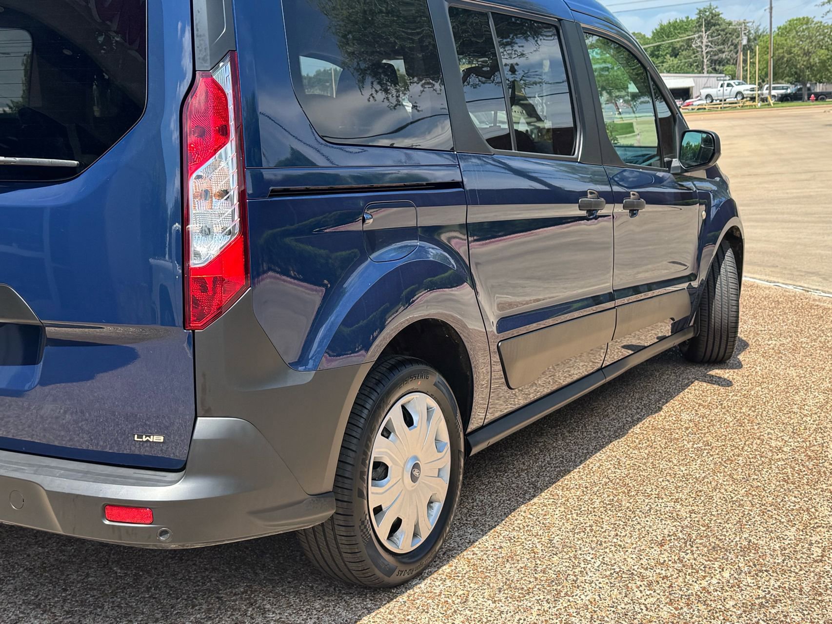 Used 2021 Ford Transit Connect XL FWD image 4
