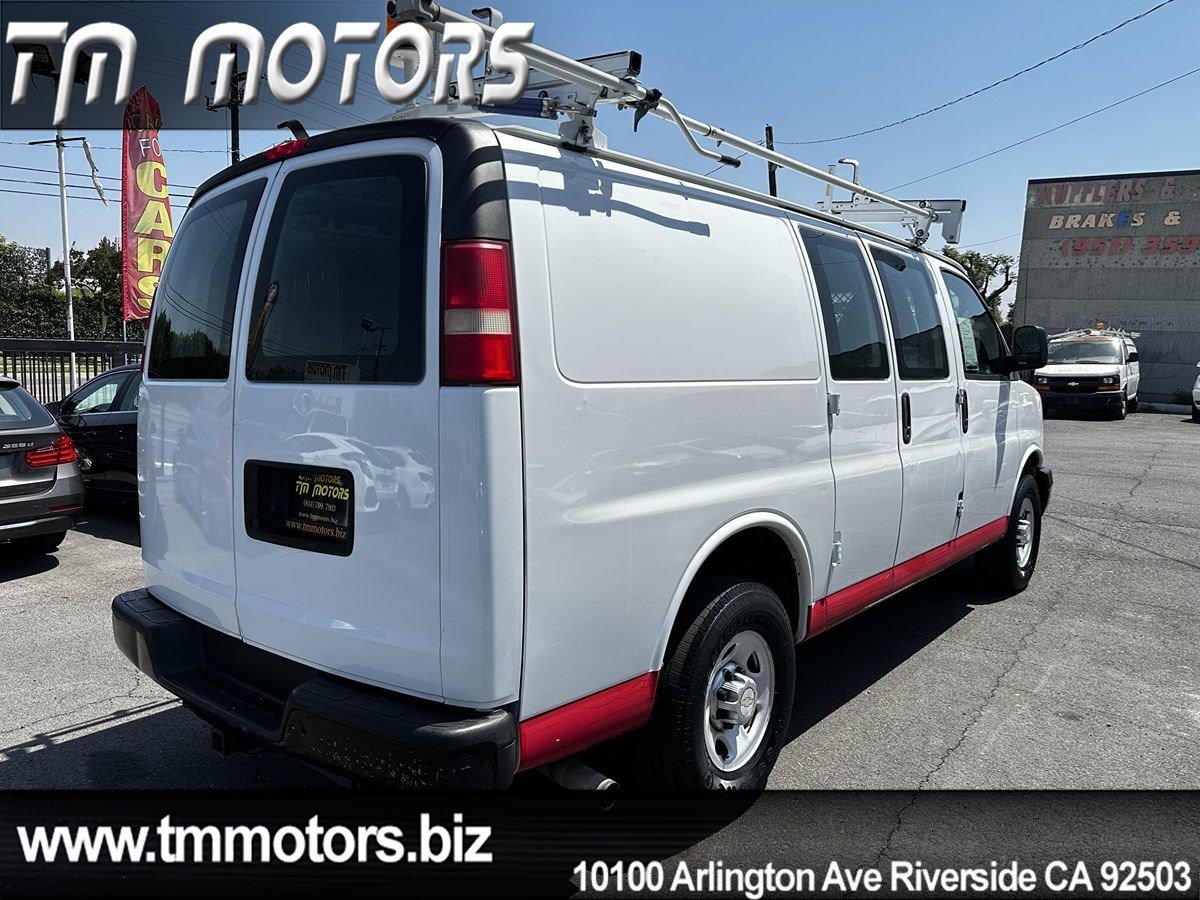 Used 2011 Chevrolet Express 2500 RWD image 18
