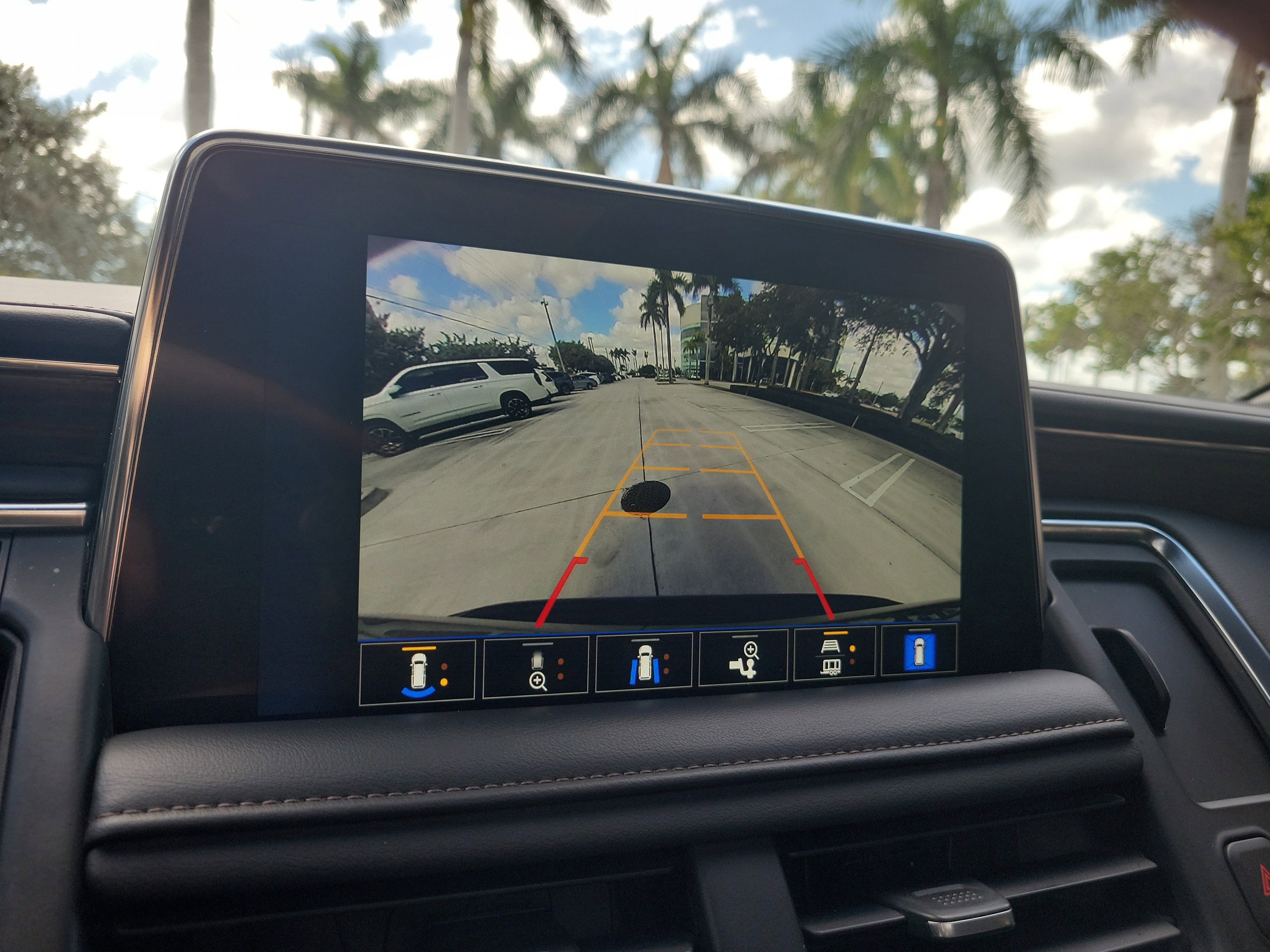 Used 2023 Chevrolet Suburban High Country image 36