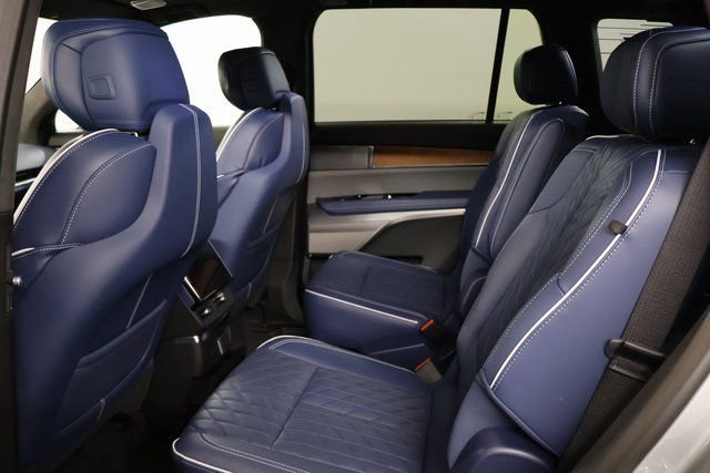 New 2026 Cadillac Vistiq Premium Luxury image 26