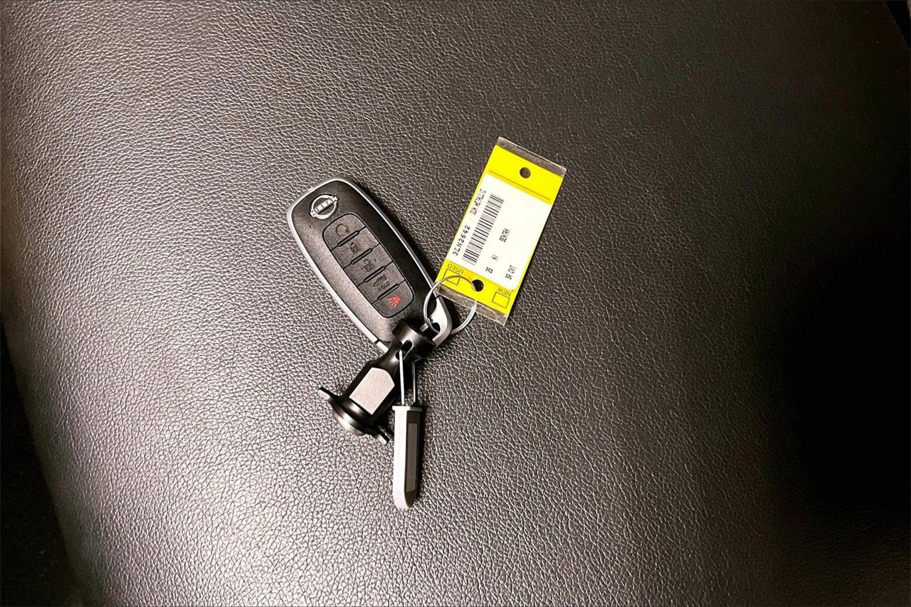 Used 2025 Nissan Sentra SR w/ SR Premium Package image 31