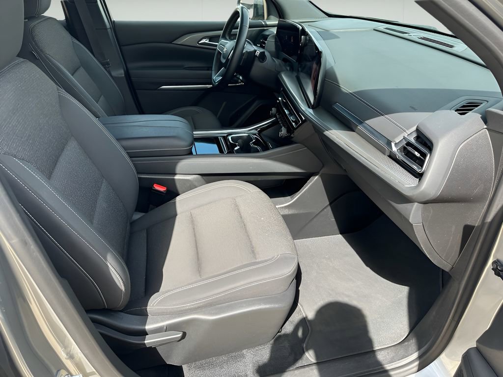 Used 2024 Chevrolet Traverse LT image 14