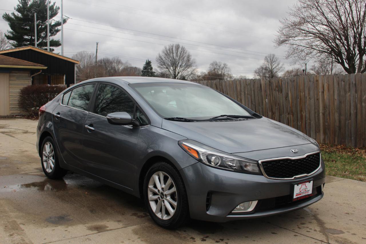 Used 2017 Kia Forte S w/ S Technology Package image 2
