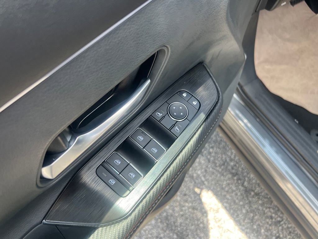 New 2025 Nissan Kicks SR image 12