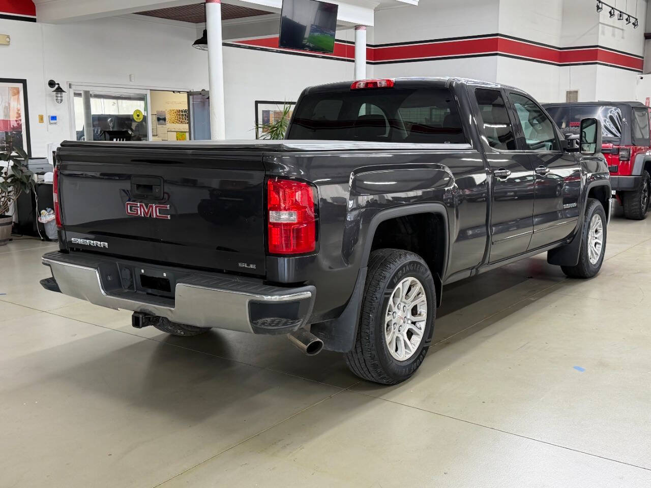 Used 2016 GMC Sierra 1500 SLE w/ SLE Value Package AWD/4WD image 2