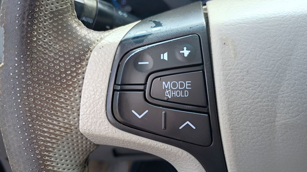 Used 2012 Toyota Sienna XLE FWD image 28
