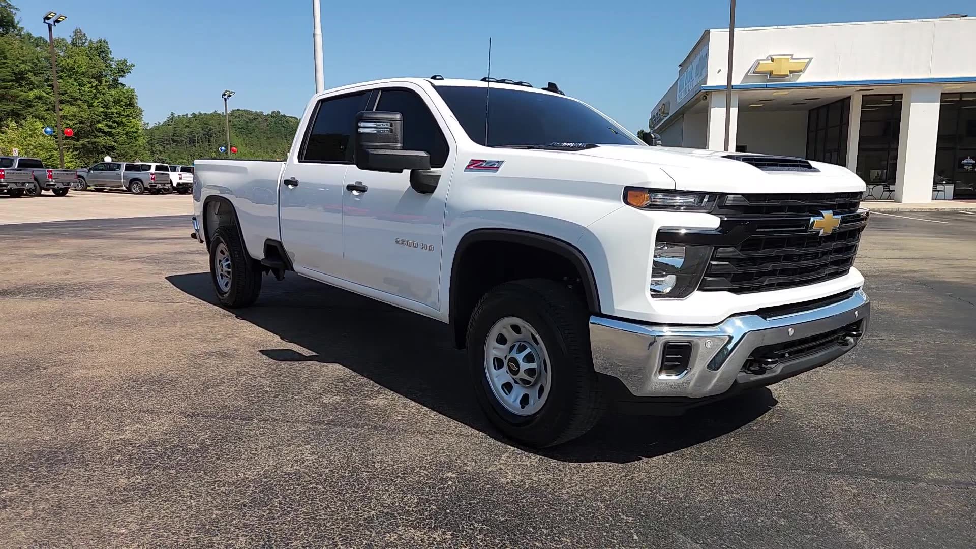 Used 2025 Chevrolet Silverado 2500 W/T AWD/4WD image 4