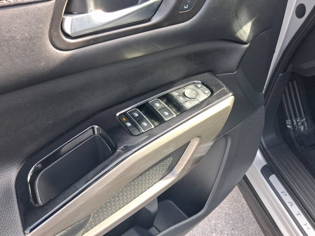 Used 2022 Nissan Pathfinder Platinum w/ Cargo Package AWD/4WD image 22