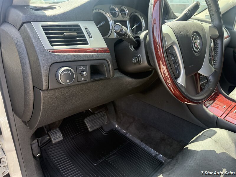 Used 2013 Cadillac Escalade Premium AWD/4WD image 8