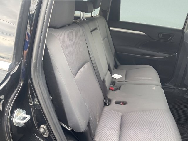 Used 2019 Toyota Highlander LE image 9