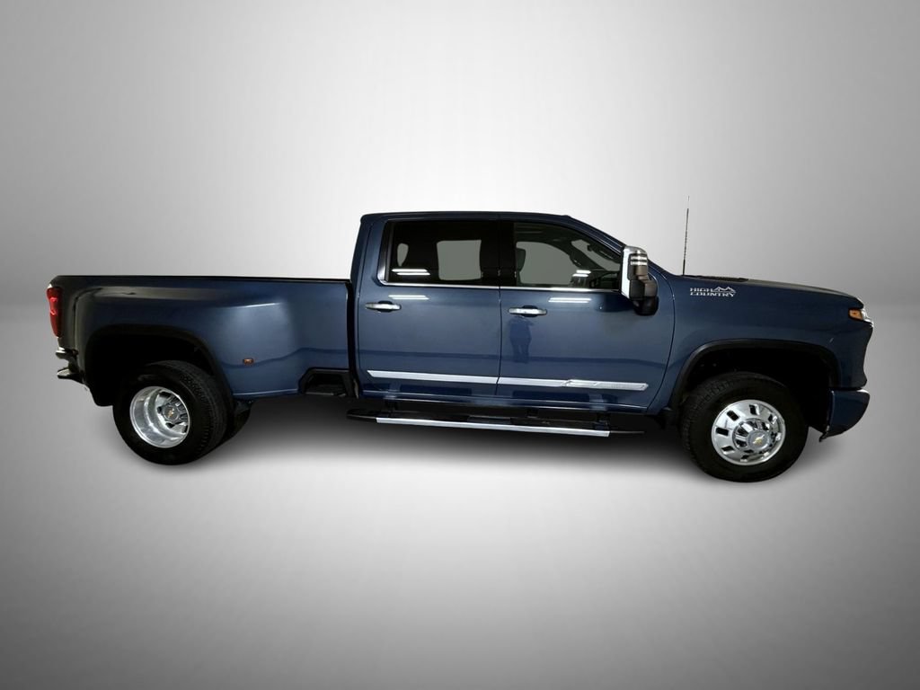 Used 2026 Chevrolet Silverado 3500 High Country w/ Technology Package AWD/4WD image 4