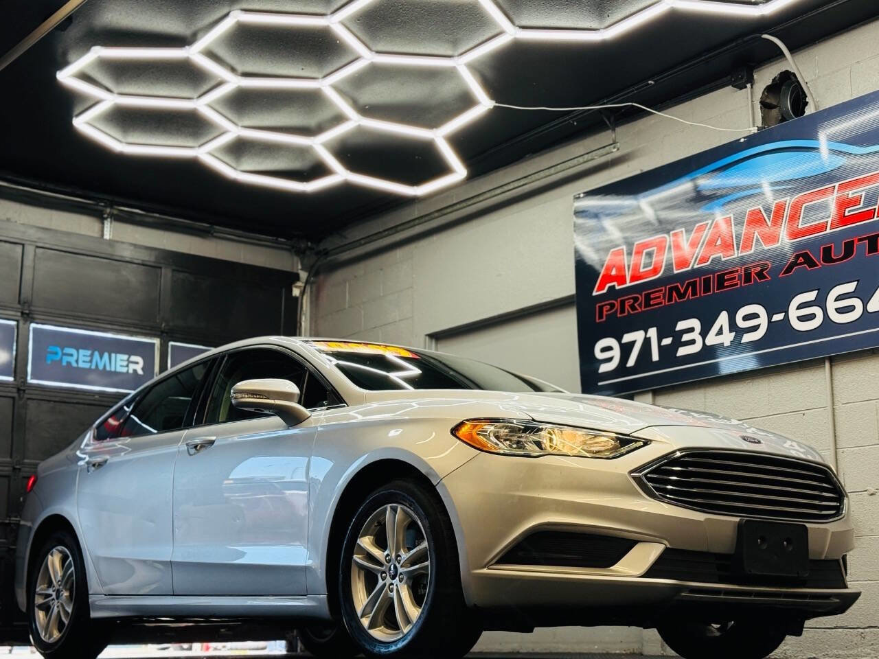 Used 2018 Ford Fusion SE FWD image 1