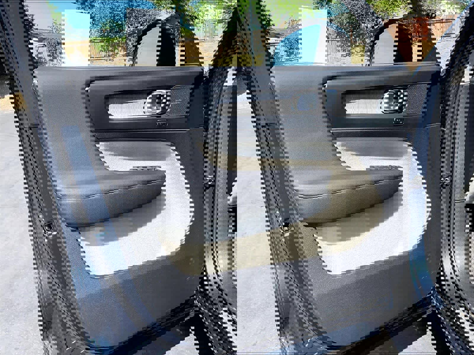 New 2026 Volvo XC40 B4 Plus w/ Protection Package Premier image 24