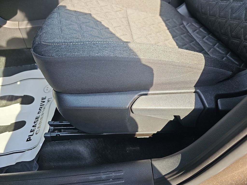 Used 2026 Nissan Kicks SV w/ Charging Package FWD image 27