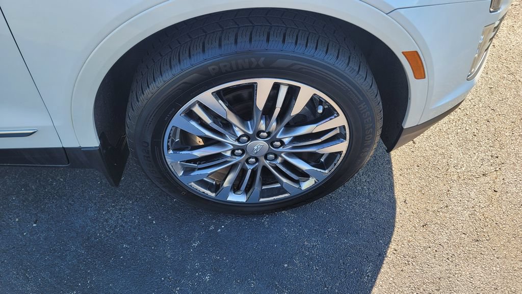 Used 2017 Cadillac XT5 Premium Luxury w/ LPO, Wheel Lock Package FWD image 15