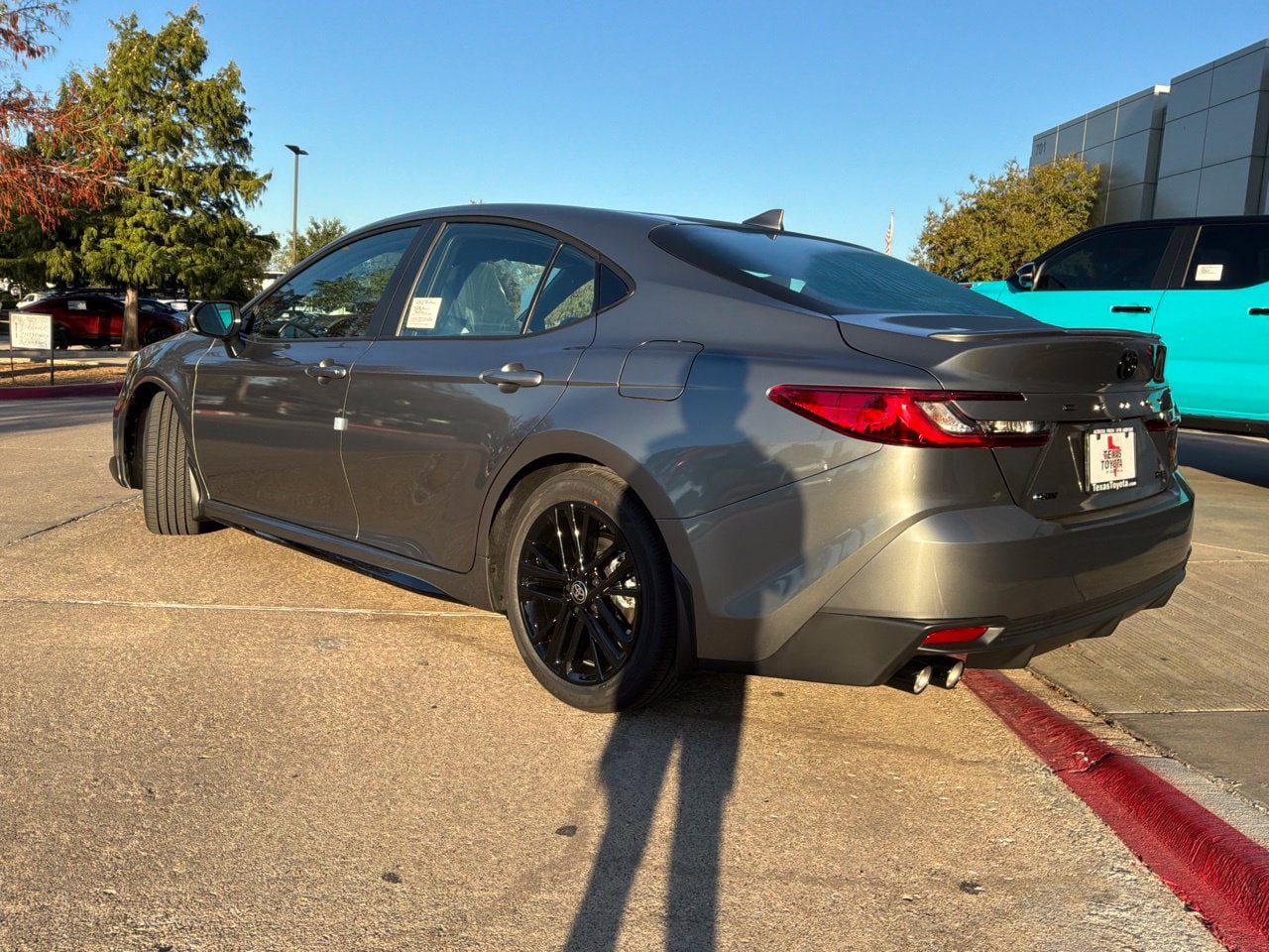 New 2026 Toyota Camry Hybrid FWD image 7