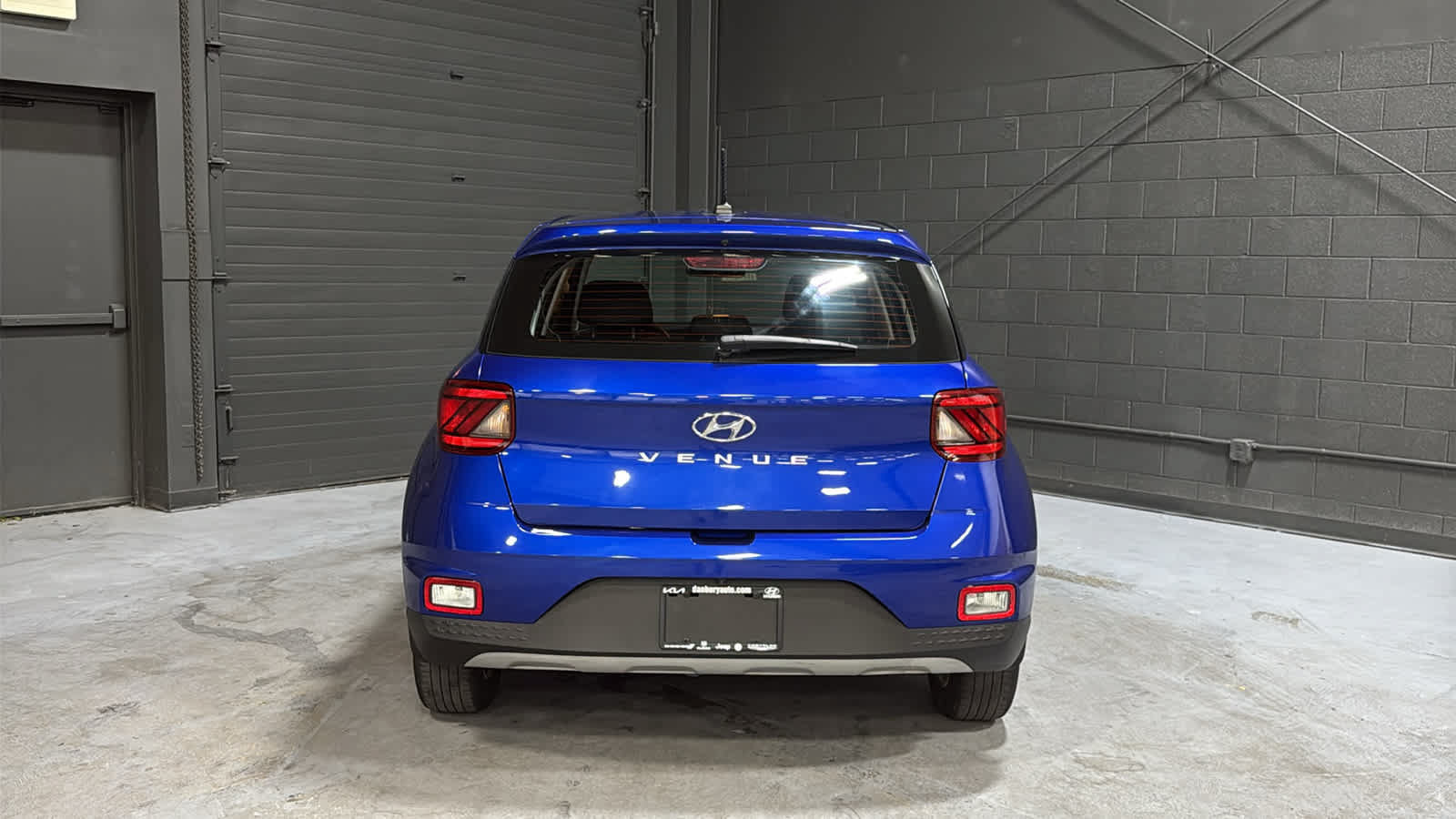 Used 2023 Hyundai Venue SE FWD image 5
