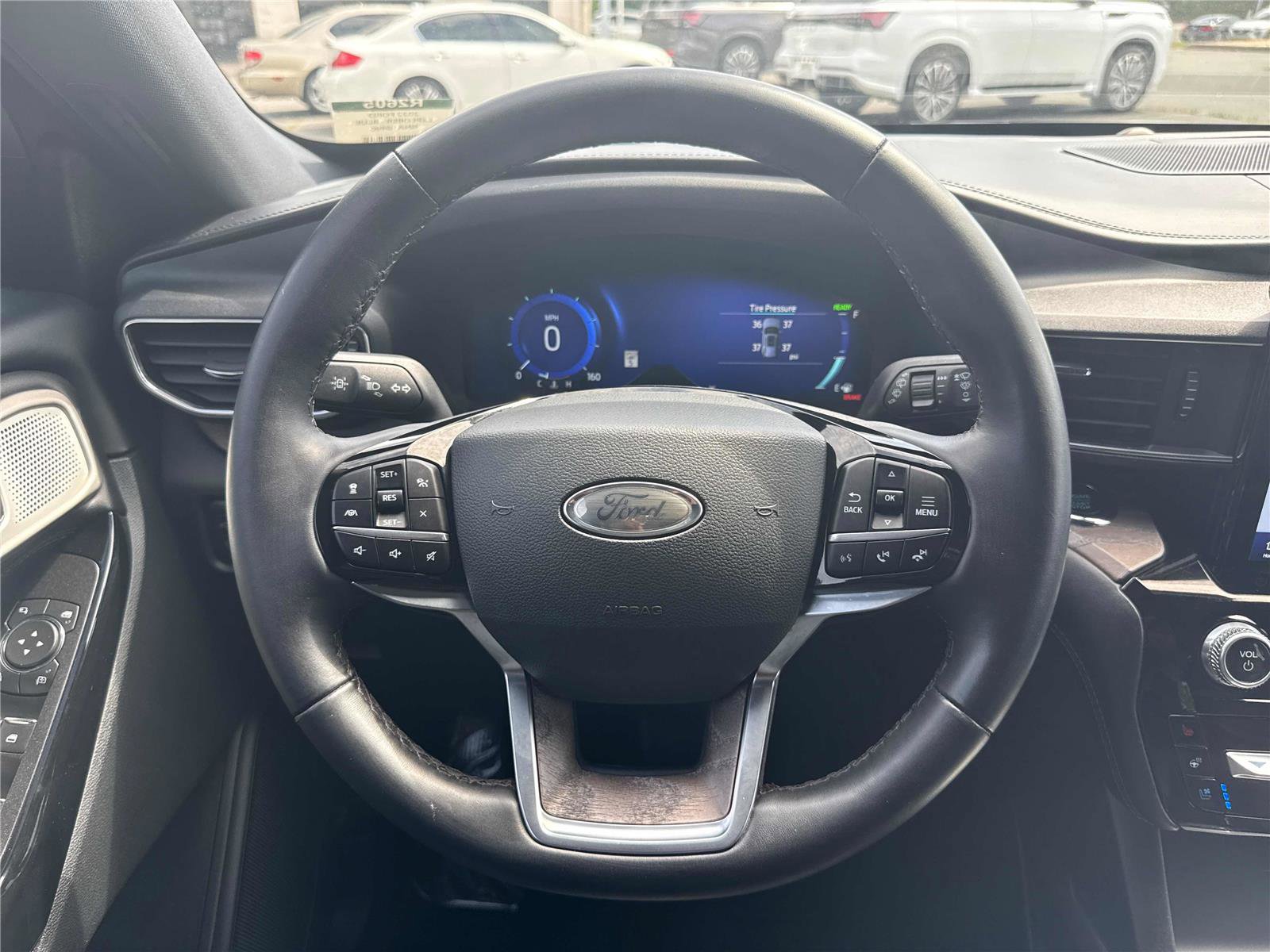 Used 2022 Ford Explorer Platinum w/ Technology Package AWD/4WD image 17