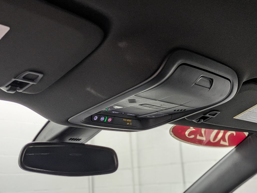Used 2023 Buick Enclave Essence AWD/4WD image 19