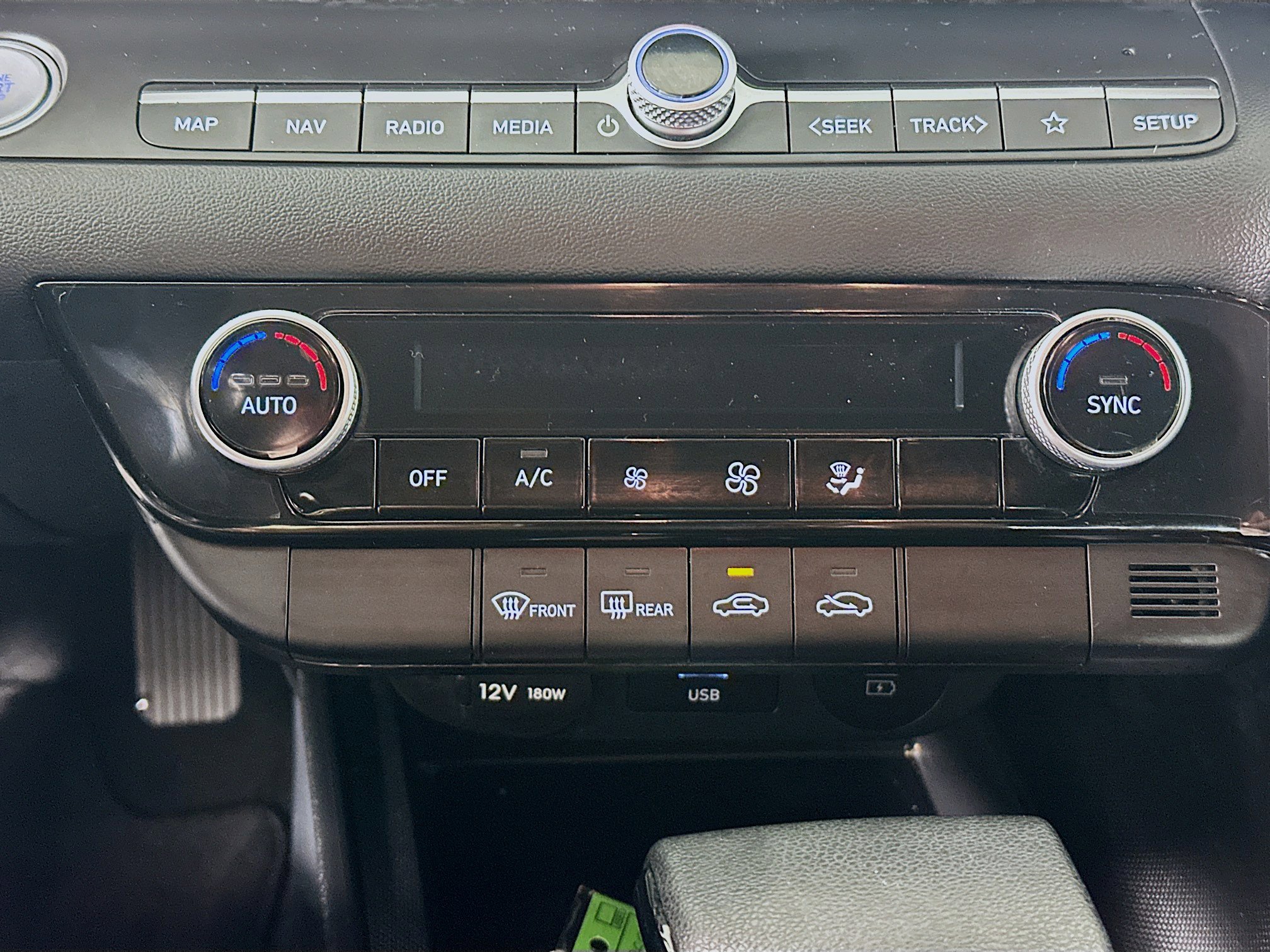 Used 2024 Hyundai Elantra SEL image 23